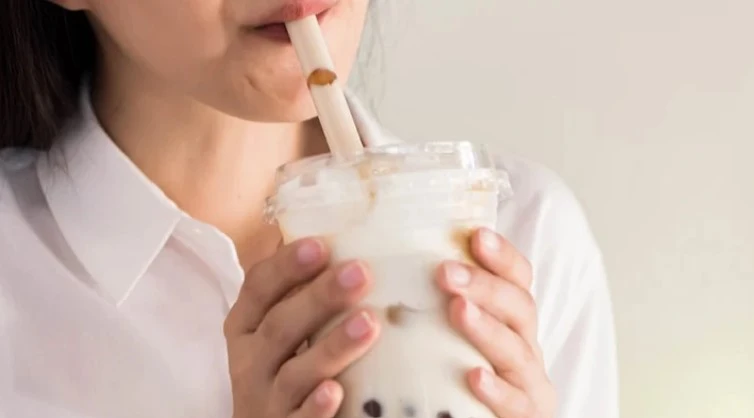 nâng mũi uống trà sữa được không
